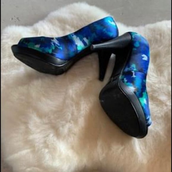 Multi colour (blue & green) high heel size 7 - Picture 2 of 3
